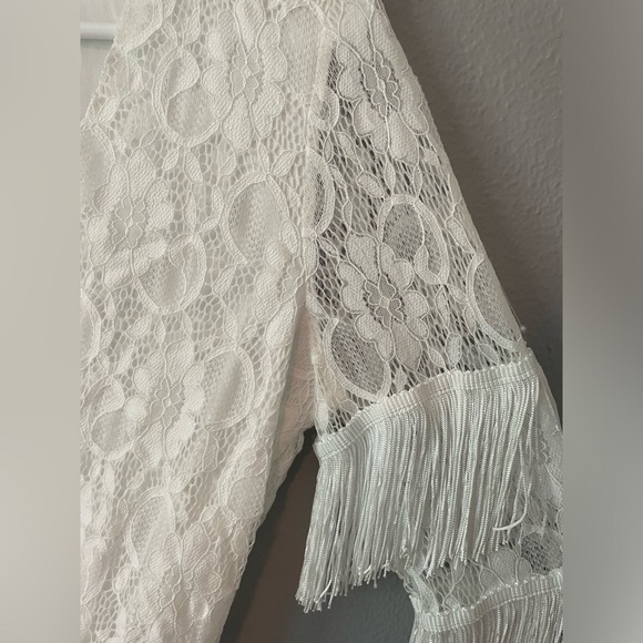 Pink Lily Meet Me On Broadway Ivory Fringe Sleeve Lace Long Sleeve Bodysuit sz M - Picture 4 of 8